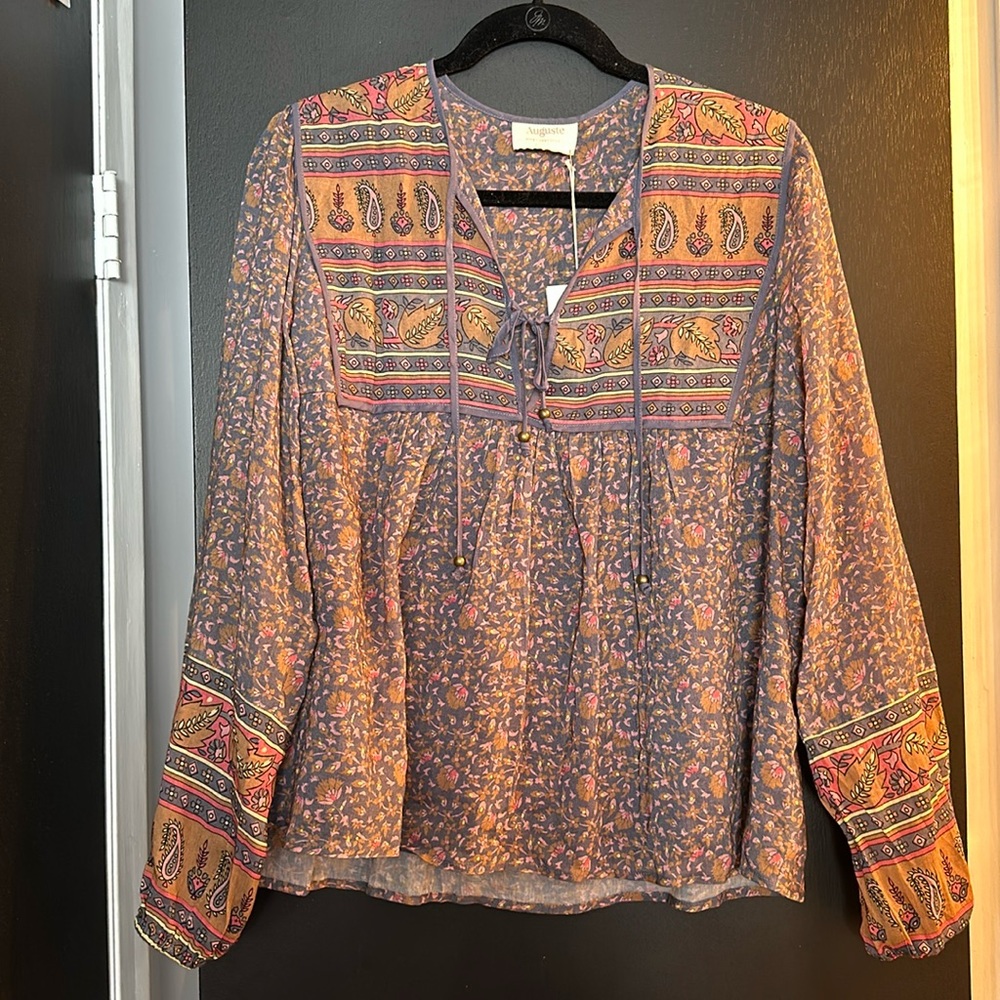 NWT August the label blouse!